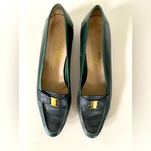 Ferragamo vintage forest green leather loafer flats w gold buckle sz 7.5